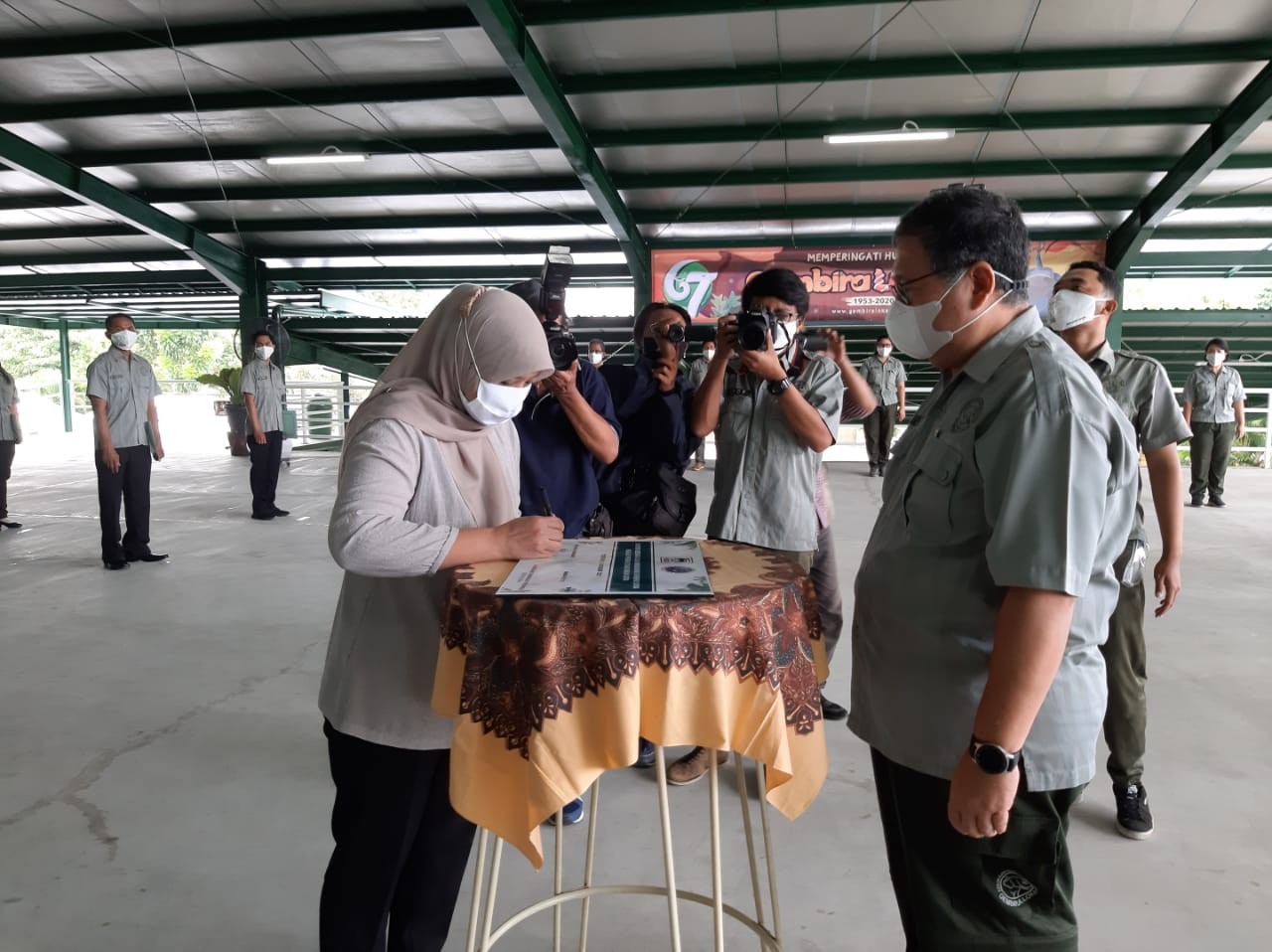 Rayakan HUT ke 67 GL ZOO Beri Penghargaan Karyawan